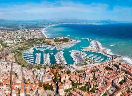 3-room Near Old Antibes, Sea View, 54m2, 3 Pieces